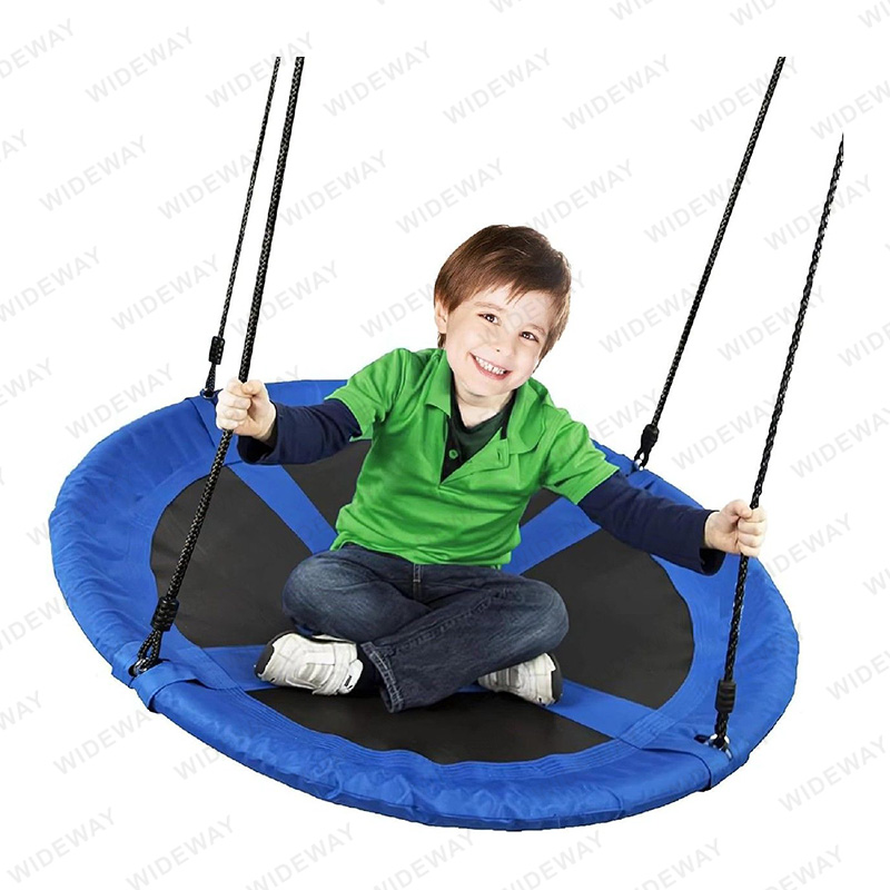 Swinger Crann Saucer le Pillow agus Strapaí Inchoigeartaithe